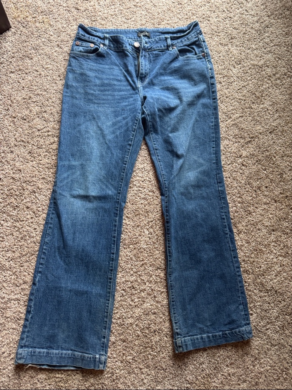 Classic Flared Women's Jeans in Blue Wash